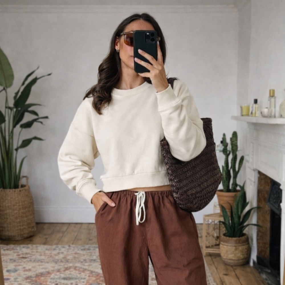 GAP Off-White Cream Cropped Sweatshirt